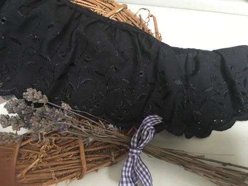 Broderie anglaise gathered - broderie,
